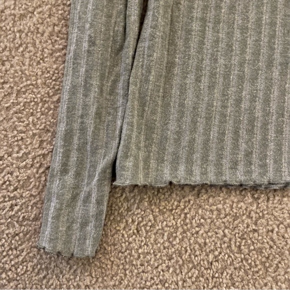 Lefties | Lettuce Edge Mocked Neck Ribbed Long Sleeve Top - Picture 3 of 4